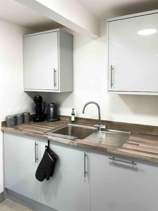 شقة Modern Flat Near Train Station With Free Parking كامبريدج المظهر الخارجي الصورة